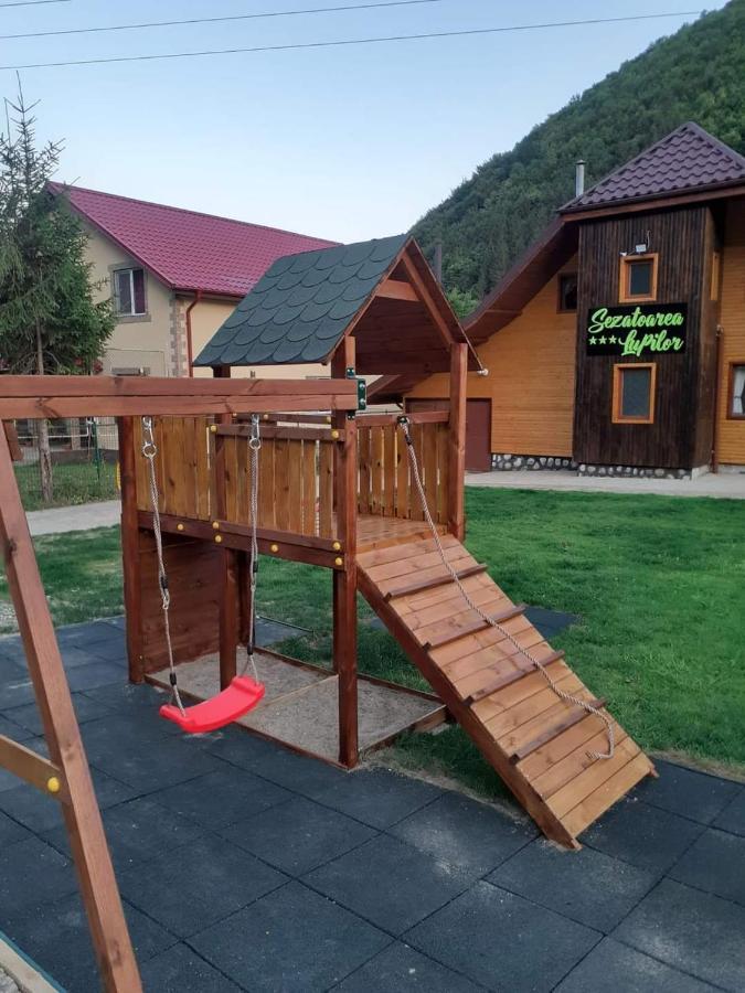 Вілла Sezatoarea Lupilor Лепша Екстер'єр фото
